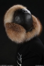 шапка ушанка модель из меха обесцвеченной натуральной рыжей лисы вид сзади, мужские головные уборы