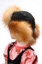 меховая шапка ушанка из рыжей лисы и колпаком из чёрной кожи вид сзади, детские головные уборы