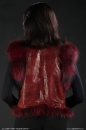 модный женский жилет из кожи и крашенного меха лисы бордового цвета, вид сзади